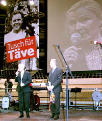 Erika Zuchold with a special gift for "Taeve": A selfmade birthday song "Hours of stars"