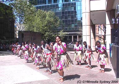aborig_dance2.jpg (43784 Byte)